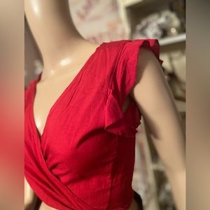 10070 Red top size M